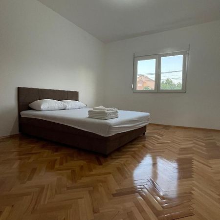 Entire Spacious Apartment With Free Parking Podgorica Eksteriør billede