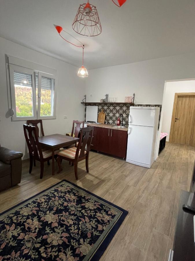 Entire Spacious Apartment With Free Parking Podgorica Eksteriør billede