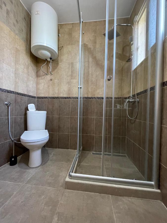 Entire Spacious Apartment With Free Parking Podgorica Eksteriør billede